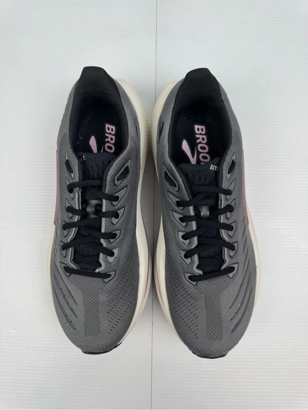 Brooks Glycerin Max 2 Grey White 1204681B059 Running Shoes Women’s Sz 8 Lace Up